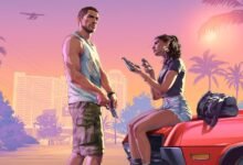 الرسم الرسمي المرافق لعرض إطلاق GTA 6 ويظهر شخصيتين بجوار سيارة حمراء