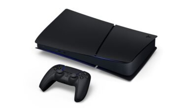 جهاز PS5 الرقمي باللون Midnight Black مع ذراع DualSense
