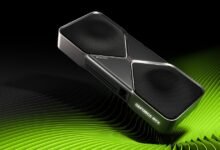 بطاقة الرسوميات إنفيديا GeForce RTX 5090 على خلفية خضراء متدرجة