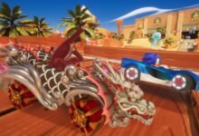 سونيك وإيتشيبان كاسوغا يتسابقان بسيارتين على مسار خشبي في Sonic Racing: CrossWorlds