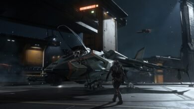 طيّار بمعداته يسير نحو مقاتلة فضائية داخل حظيرة مضاءة في Squadron 42
