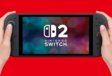 Nintendo Switch 2 في الوضع المحمول بين يدي لاعب