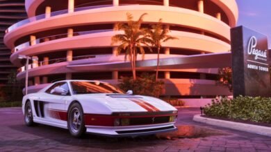 سيارة رياضية أمام مبنى في لقطة رسمية من GTA 6