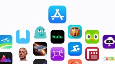 شعار App Store فوق مجموعة من أيقونات التطبيقات في تصميم رسمي لآبل