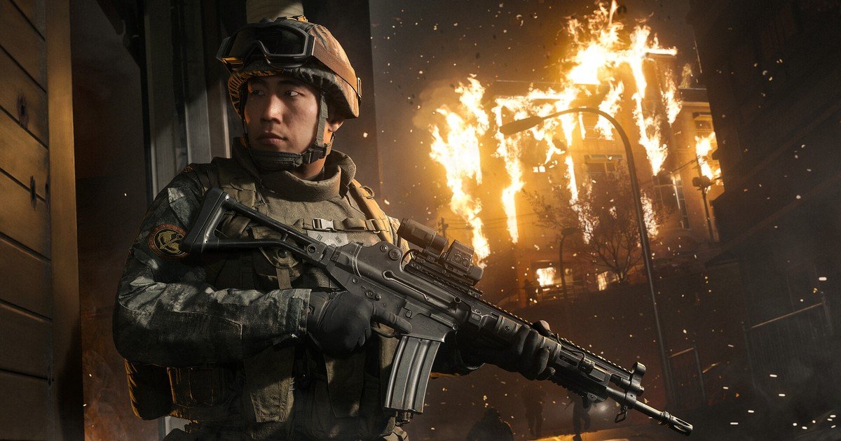 جندي مسلح أمام مبنى مشتعل في Modern Warfare 4