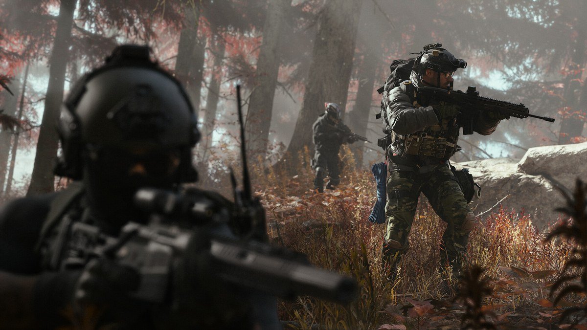 مجموعة جنود تتحرك في غابة من لقطات Modern Warfare 4 الرسمية