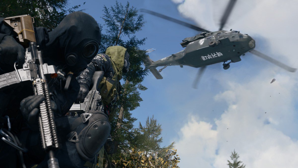 جندي ومروحية في لقطة رسمية من Call of Duty Modern Warfare 4